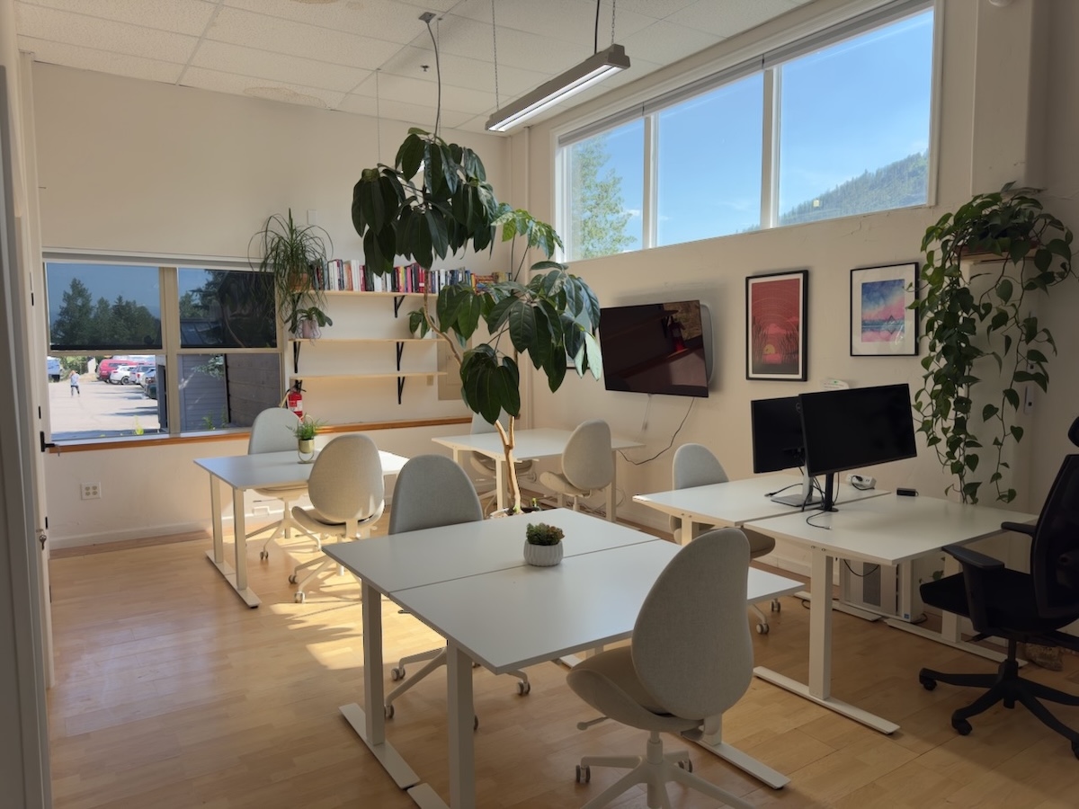 Breckworks shared coworking space with a couch, and a small library of interesting books to browse.