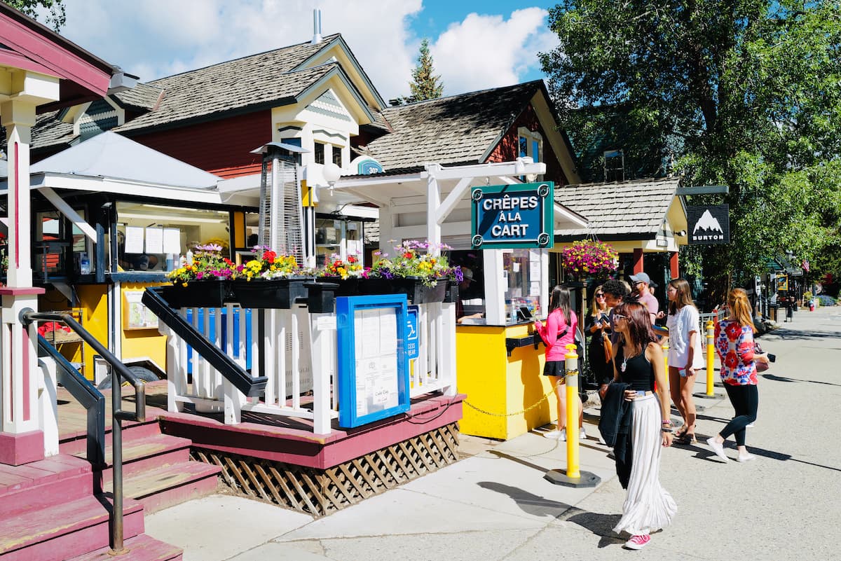 Long line at the Crepe a la Cart.