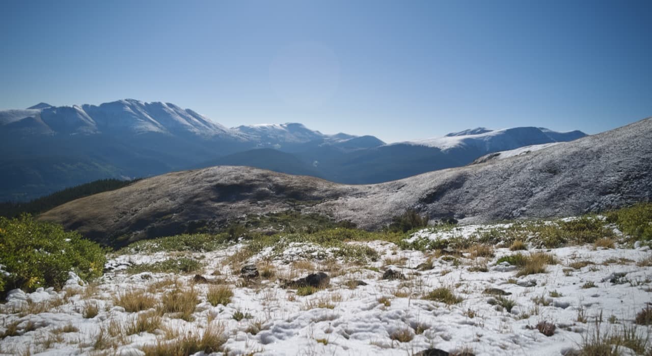 Winter Remote Work in Mountain Towns: Complete Seasonal Guide