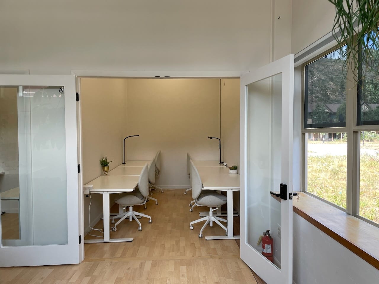 A lovely and spacious internal office for 6 people; about 150sqft. Comes with desks and chairs, the office has partial glass walls which makes it bright, while still private.